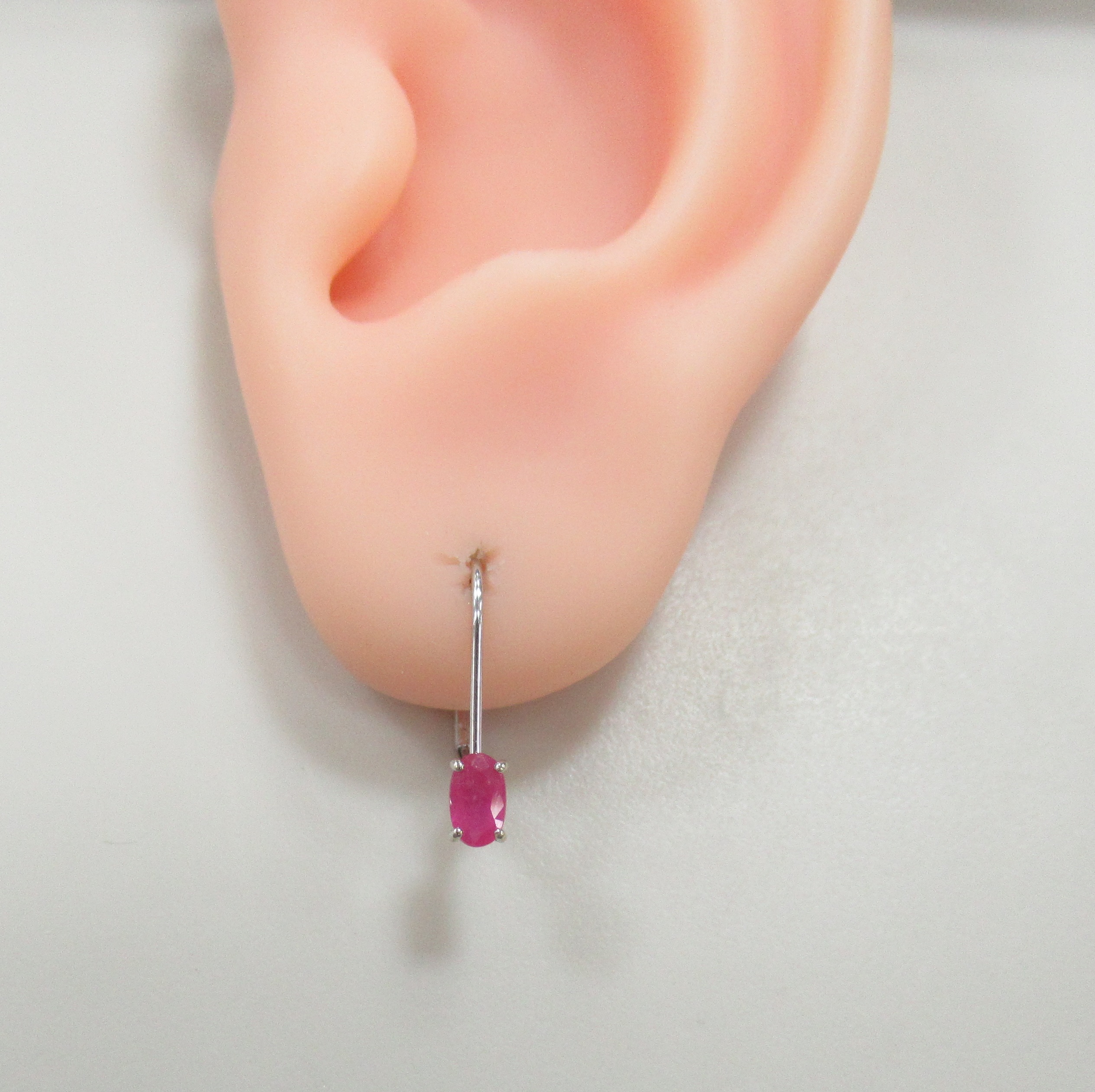 Серьги из белого золота с рубинами